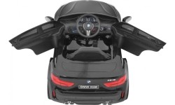 Pojazd BMW X6M lakierowany na czarno