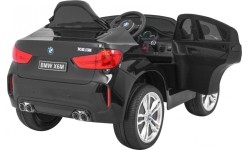 Pojazd BMW X6M lakierowany na czarno