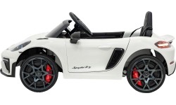Lakierowanie pojazdu Porsche 718 na biało