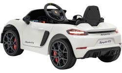 Lakierowanie pojazdu Porsche 718 na biało