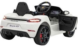 Lakierowanie pojazdu Porsche 718 na biało