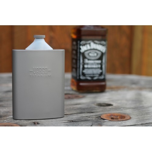 Piersiówka z lejkiem Vargo Titanium 240ml