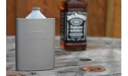 Piersiówka z lejkiem Vargo Titanium 240ml