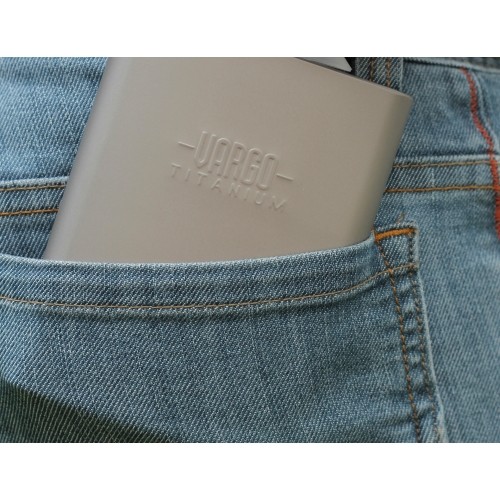 Piersiówka z lejkiem Vargo Titanium 240ml