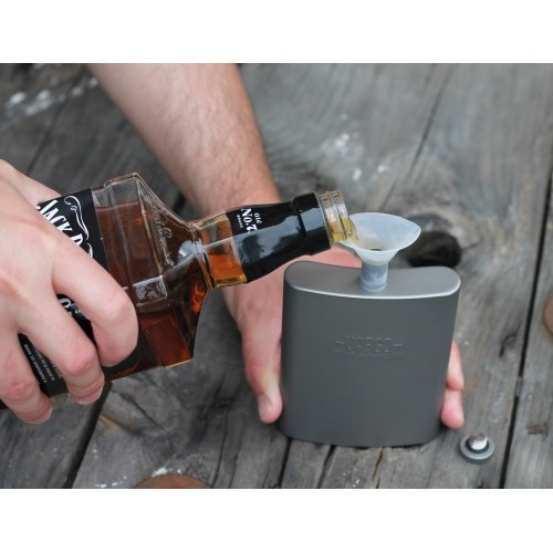 Piersiówka z lejkiem Vargo Titanium 240ml