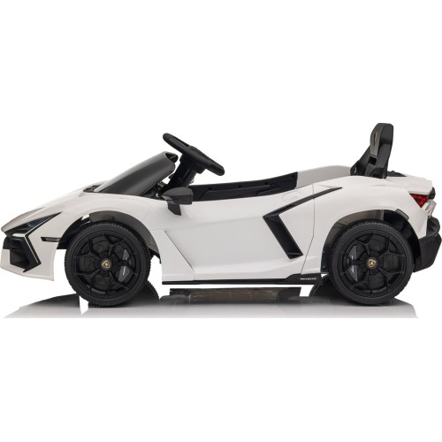 Biały pojazd Lamborghini Revuelto