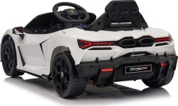 Biały pojazd Lamborghini Revuelto