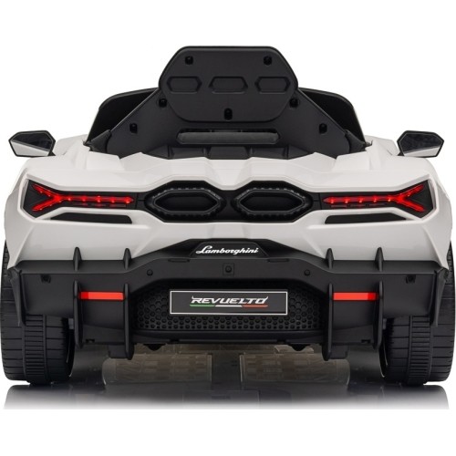 Biały pojazd Lamborghini Revuelto