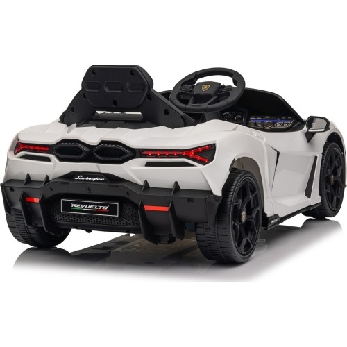 Biały pojazd Lamborghini Revuelto
