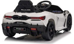 Biały pojazd Lamborghini Revuelto
