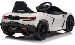 Biały pojazd Lamborghini Revuelto