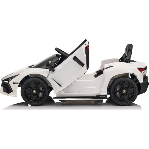 Biały pojazd Lamborghini Revuelto