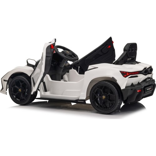 Biały pojazd Lamborghini Revuelto