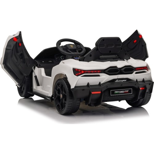 Biały pojazd Lamborghini Revuelto