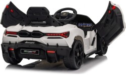 Biały pojazd Lamborghini Revuelto