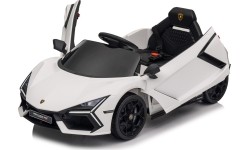 Biały pojazd Lamborghini Revuelto