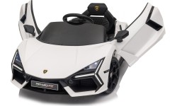 Biały pojazd Lamborghini Revuelto