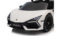 Biały pojazd Lamborghini Revuelto