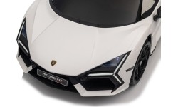 Biały pojazd Lamborghini Revuelto