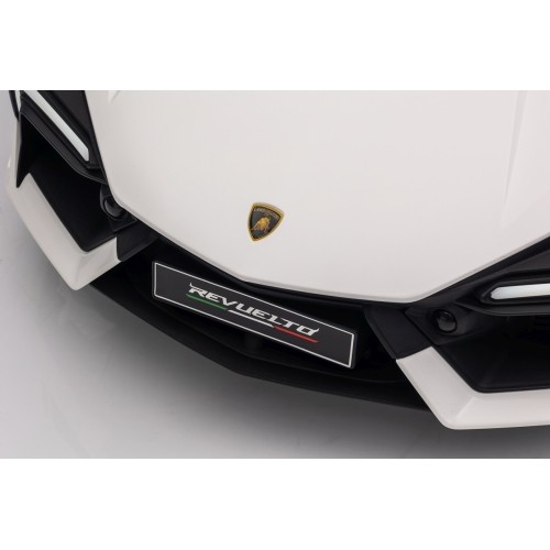 Biały pojazd Lamborghini Revuelto