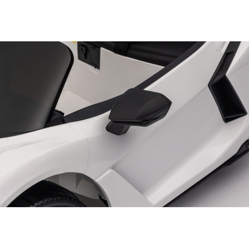 Biały pojazd Lamborghini Revuelto