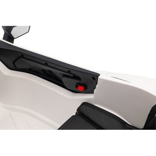 Biały pojazd Lamborghini Revuelto