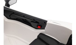 Biały pojazd Lamborghini Revuelto