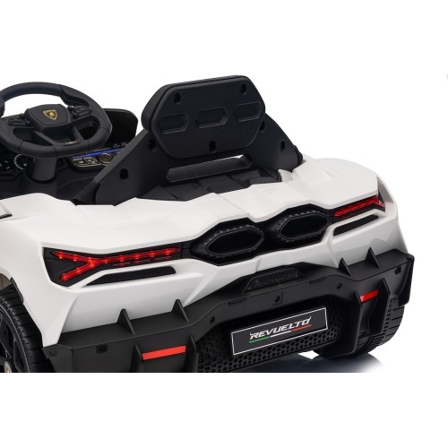 Biały pojazd Lamborghini Revuelto