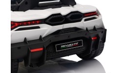 Biały pojazd Lamborghini Revuelto