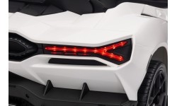Biały pojazd Lamborghini Revuelto
