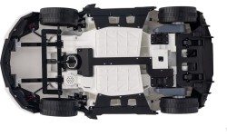 Biały pojazd Lamborghini Revuelto