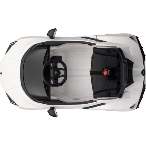 Biały pojazd Lamborghini Revuelto