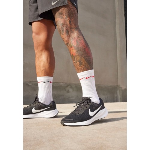 Nike Avalynė Vyrams Revolution 7 Black White FB2207 001