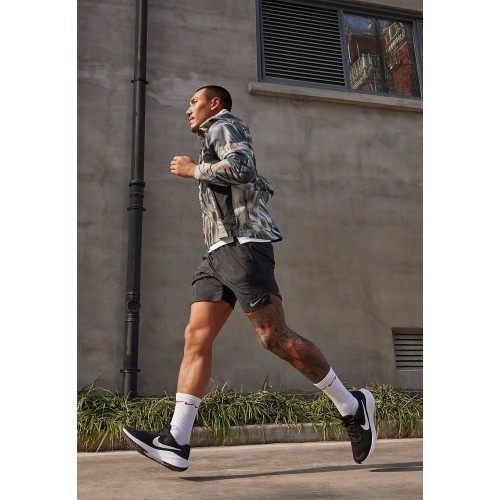 Nike Avalynė Vyrams Revolution 7 Black White FB2207 001