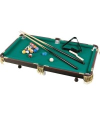 Dynamiczna zabawa przy stole bilardowym