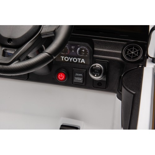 Pojazd Toyota Land Cruiser PRADO Biały