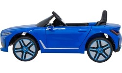 Pojazd elektryczny BMW I4 niebieski