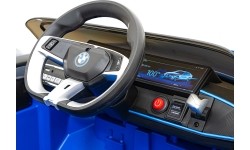 Pojazd elektryczny BMW I4 niebieski