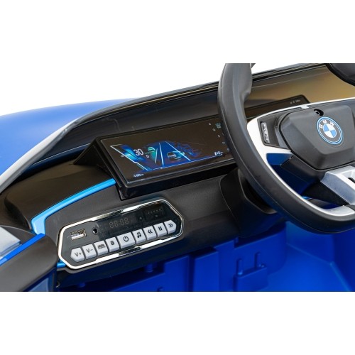 Pojazd elektryczny BMW I4 niebieski