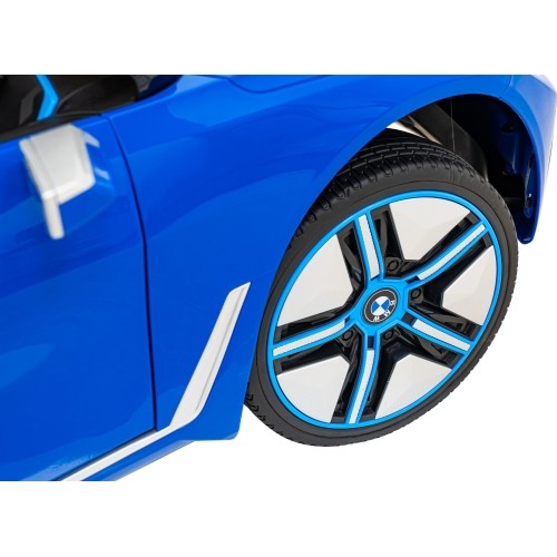 Pojazd elektryczny BMW I4 niebieski