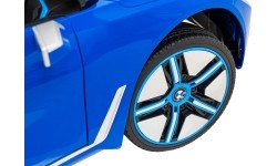 Pojazd elektryczny BMW I4 niebieski