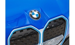 Pojazd elektryczny BMW I4 niebieski
