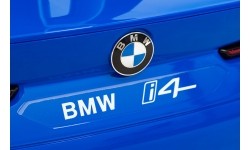 Pojazd elektryczny BMW I4 niebieski