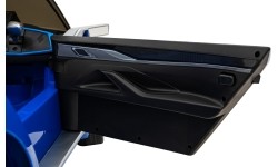 Pojazd elektryczny BMW I4 niebieski