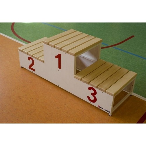 Podium dla zwycięzców Coma-Sport IN-132