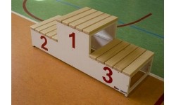 Podium dla zwycięzców Coma-Sport IN-132