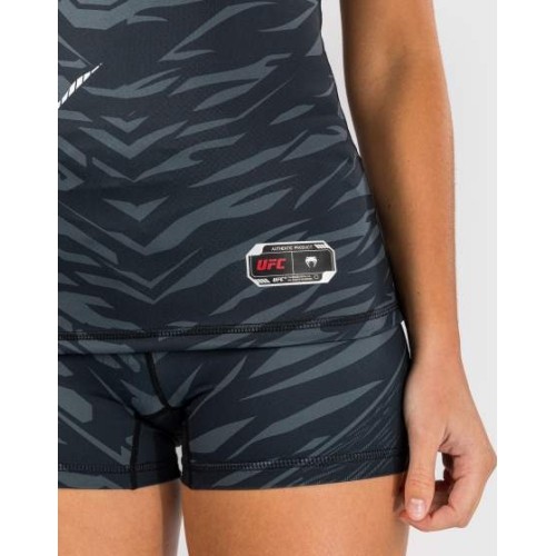 Koszulka UFC Fusion by Venum Authentic Fight Night Women's Fitted Tank With Shelf Bra - Czarna