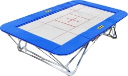 Trampolina wyczynowa Ultimate, mata 6 x 4 mm, osłony 50 mm, ze stojakami na kółkach transportowych