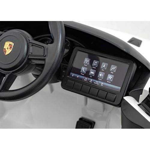 Lakierowanie pojazdu Porsche 718 na biało
