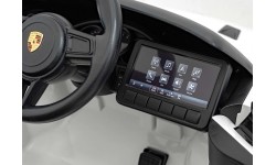 Lakierowanie pojazdu Porsche 718 na biało